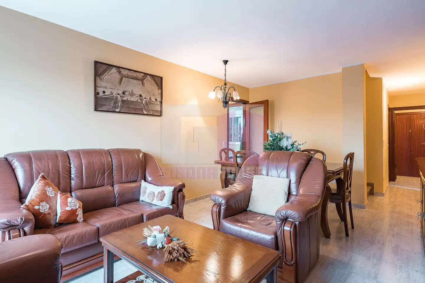 Sala de estar de Dúplex en venta en Salt con Calefacción, Terraza y Amueblado