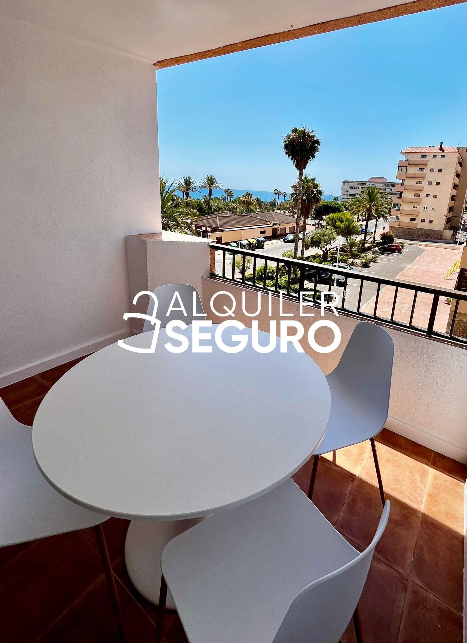 Vista exterior de Pis de lloguer en Torrevieja amb Terrassa i Moblat