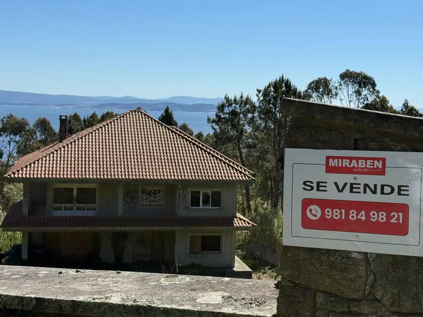 Vista exterior de Casa o xalet en venda en Ribeira amb Terrassa