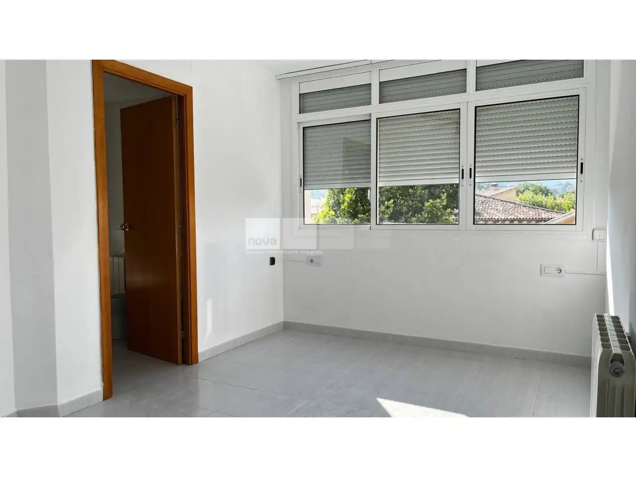 Schlafzimmer von Wohnung zum Verkauf in Tona mit Heizung und Balkon