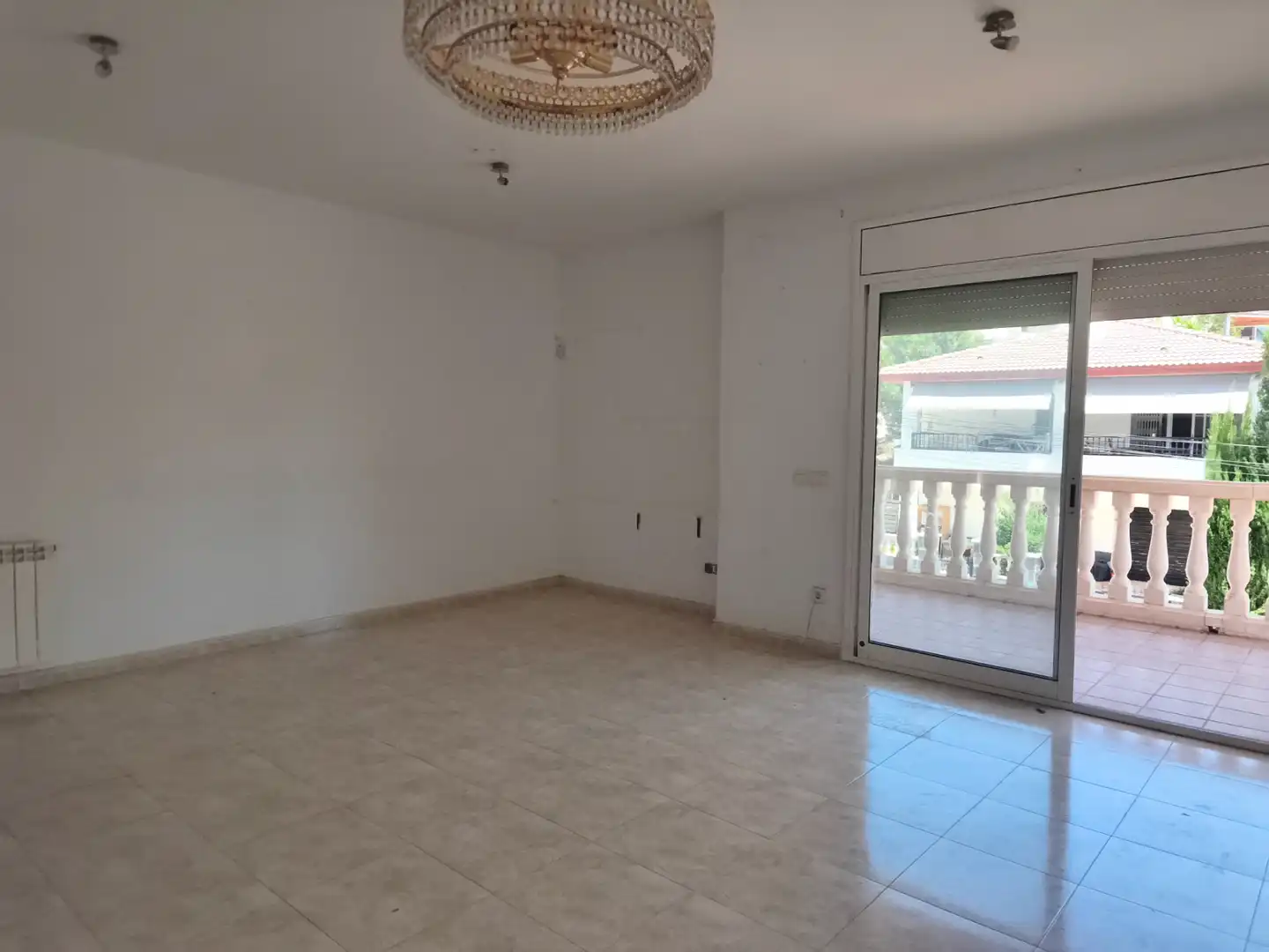Sala d'estar de Casa adosada en venda en Calafell amb Aire condicionat, Calefacció i Jardí privat