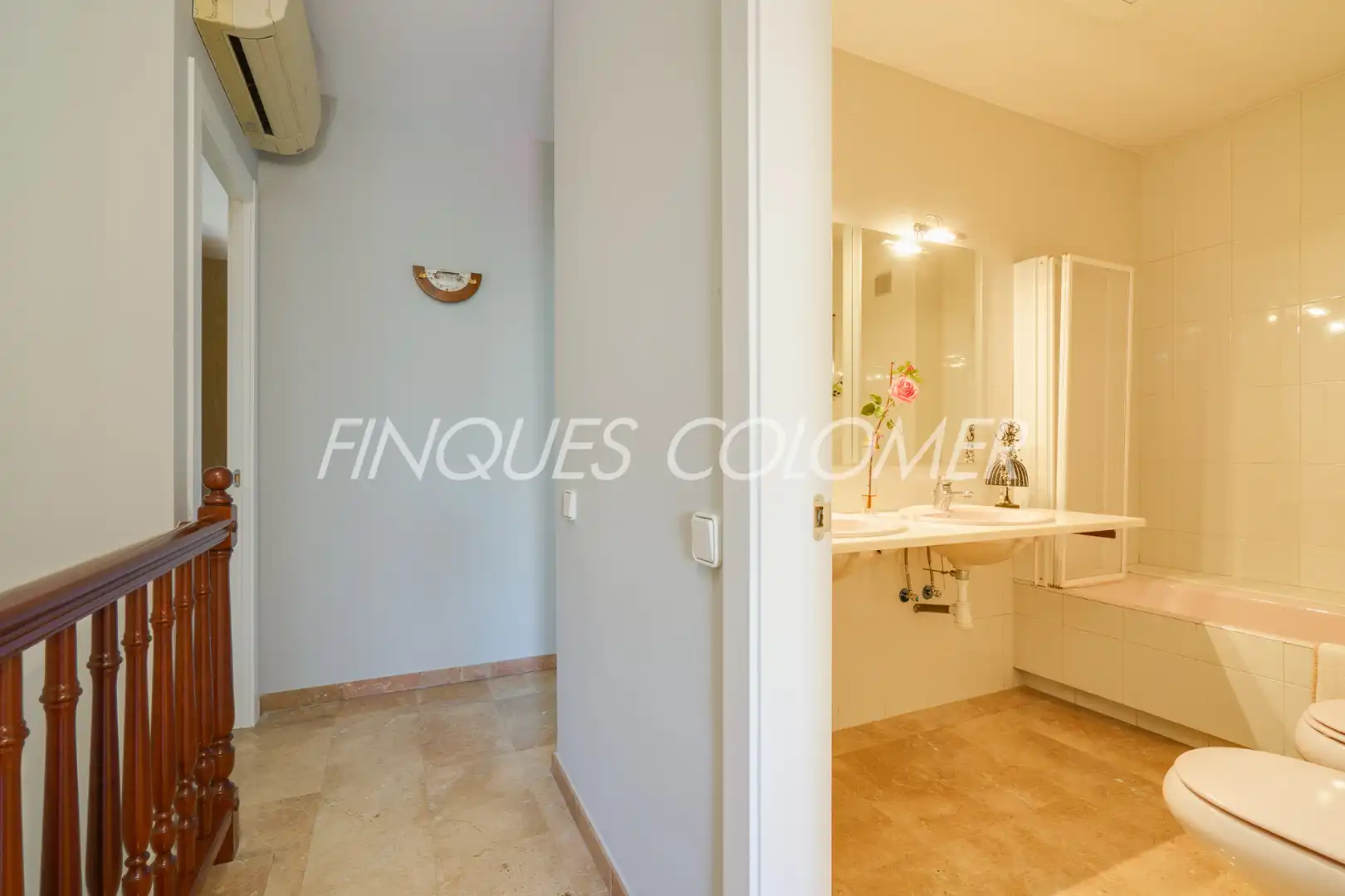 Badezimmer von Einfamilien-Reihenhaus zum Verkauf in Rubí mit Klimaanlage, Heizung und Terrasse