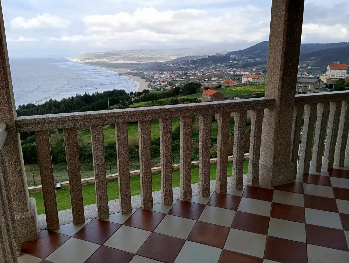 Vista exterior de Casa o chalet de alquiler en Carballo con Amueblado, Horno y Se aceptan mascotas