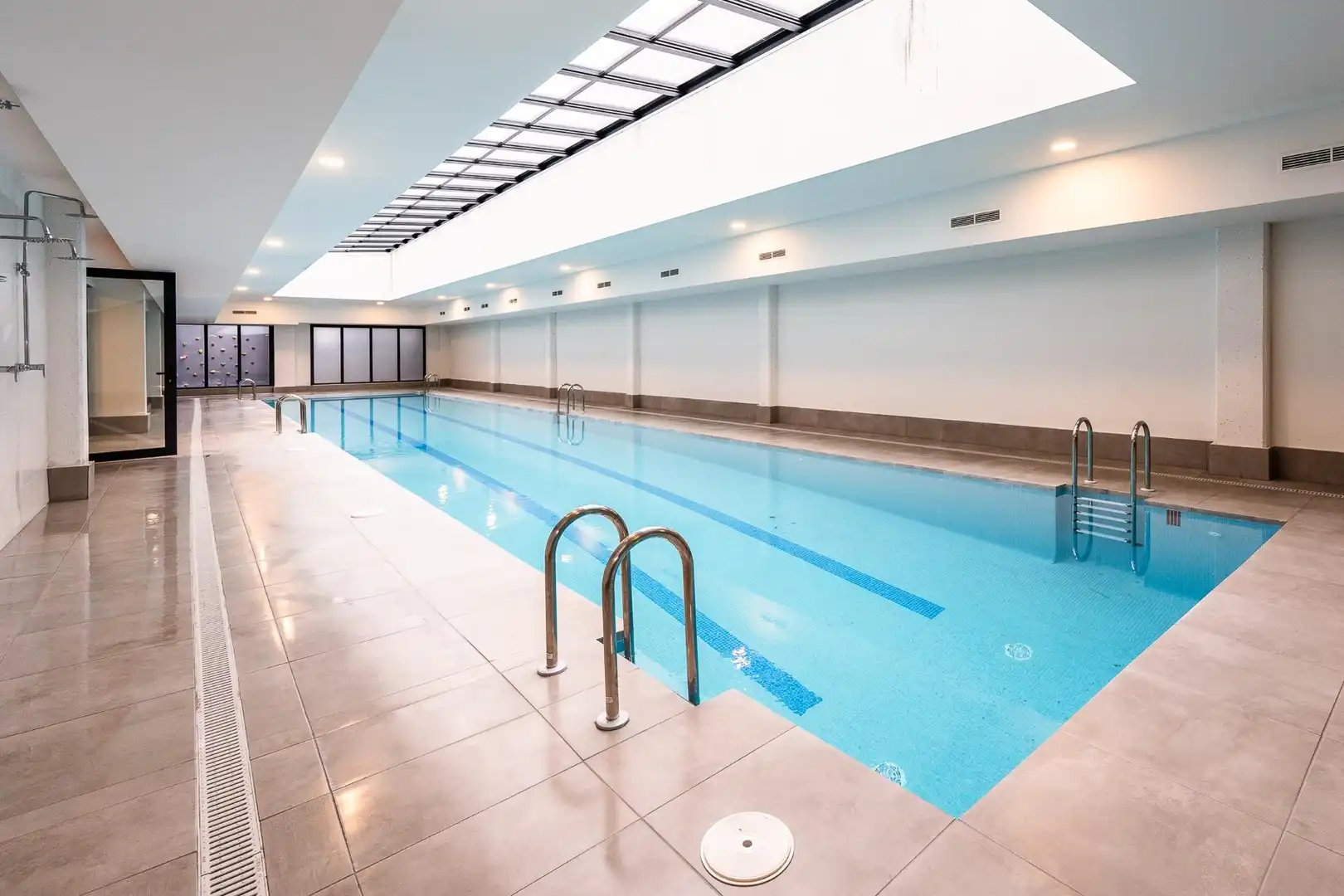 Swimming pool of Lofts for rent in San Sebastián de los Reyes  with Air Conditioner, Heating and Private garden