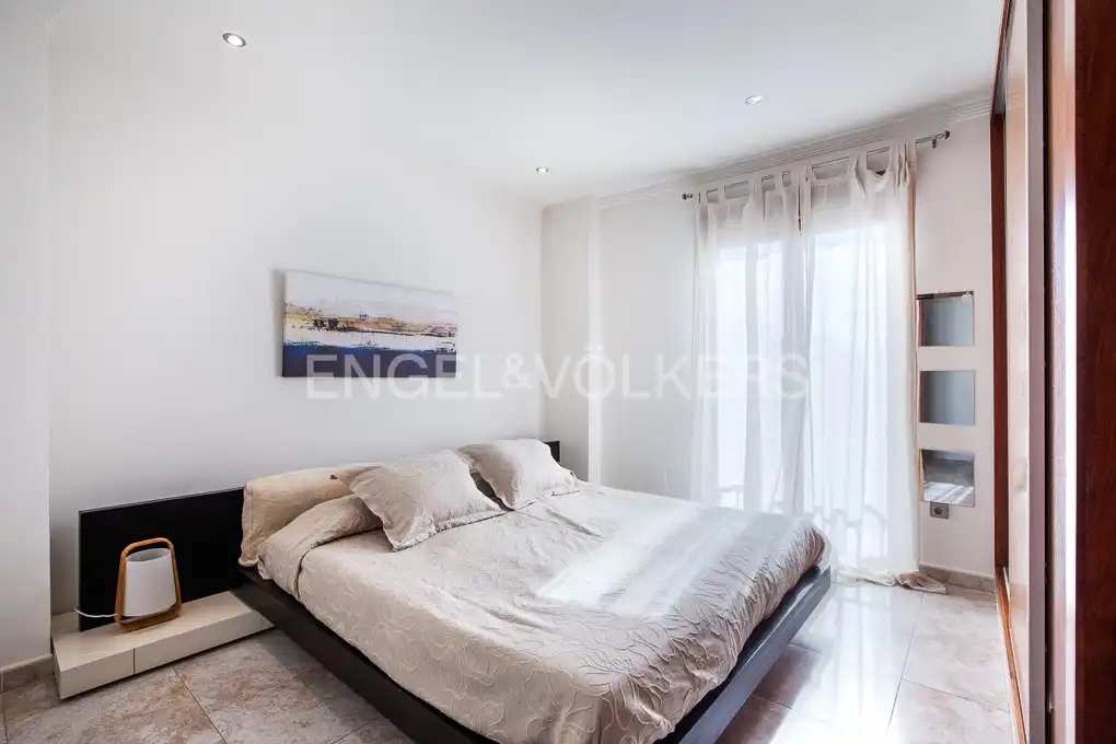 Bedroom of Flat for rent in Valencia  with Air Conditioner, Heating and Terrace