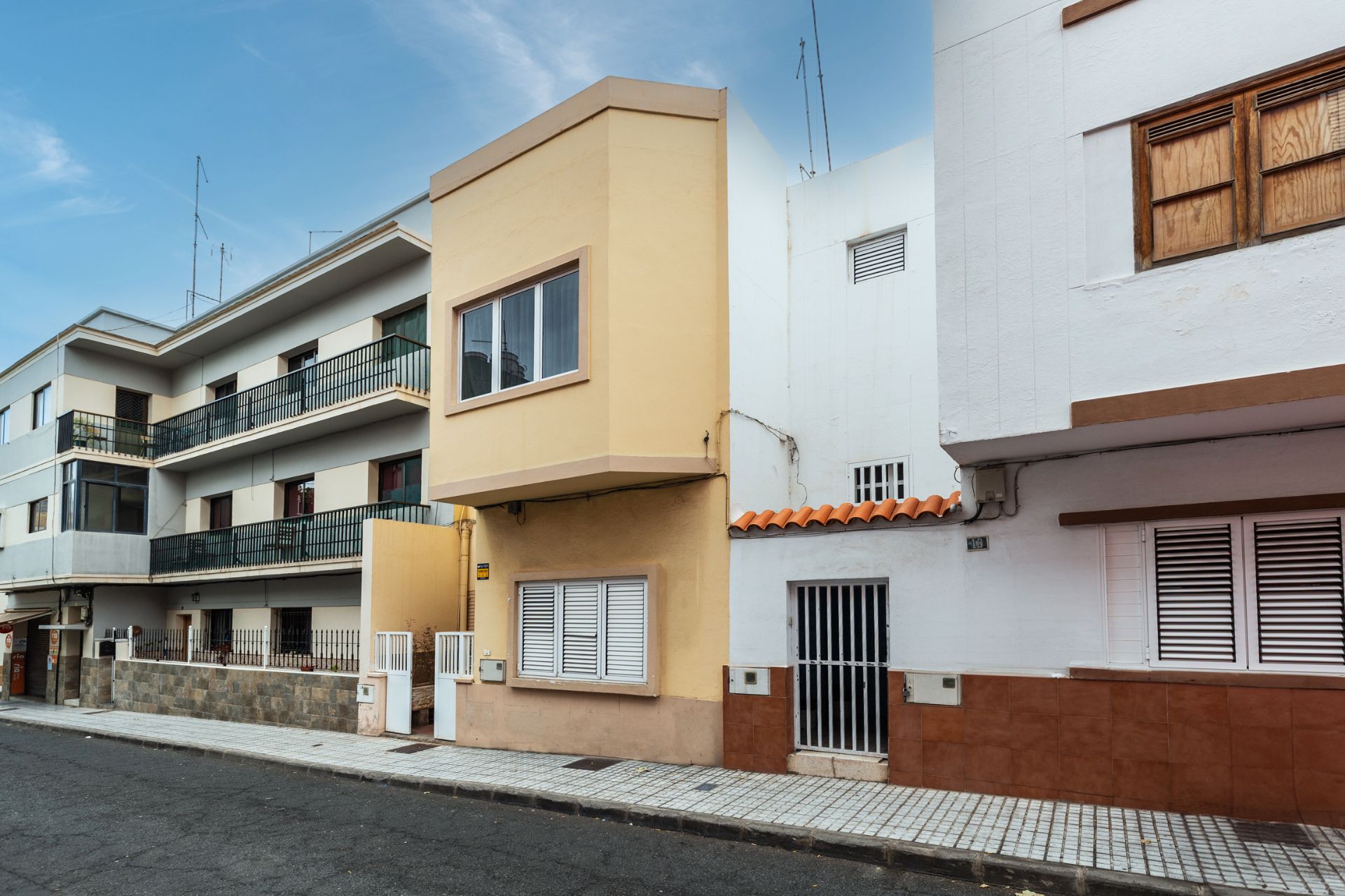 Vista exterior de Casa adosada en venda en Las Palmas de Gran Canaria amb Terrassa i Traster