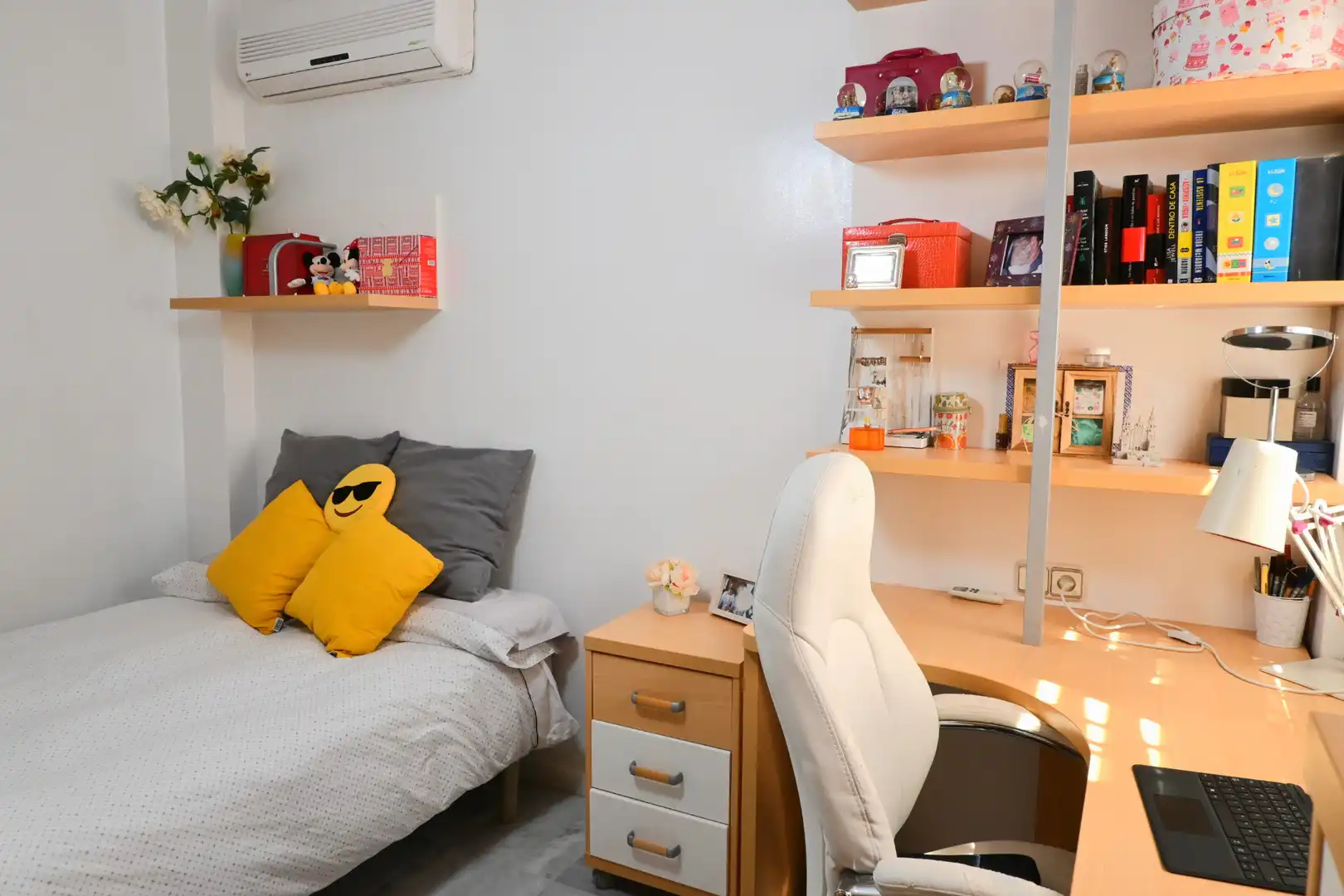 Habitación de Casa adosada en venta en Las Gabias con Aire acondicionado, Calefacción y Terraza