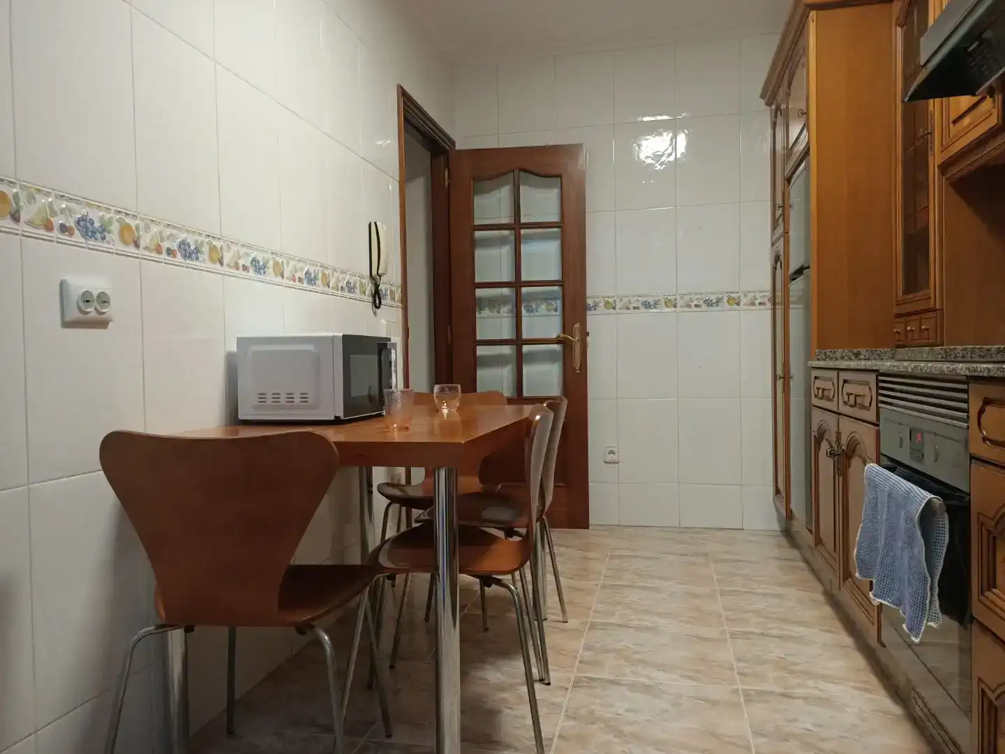 Kitchen of Flat for share in Plaza de España
