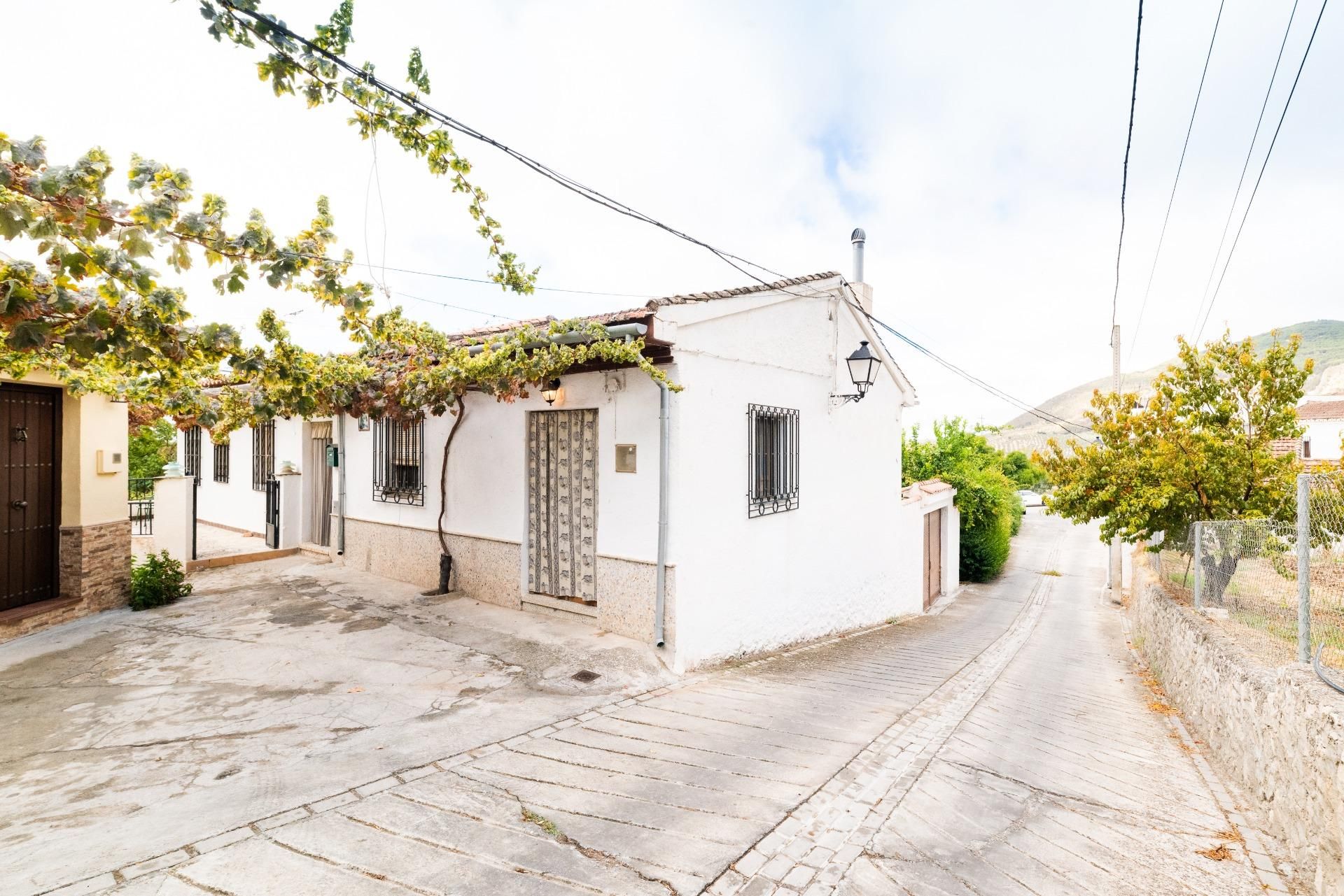 Vista exterior de Casa o xalet en venda en Moclín amb Aire condicionat i Balcó