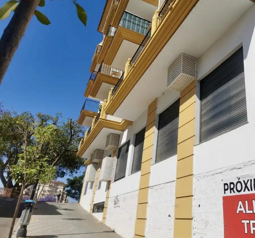 Außenansicht von Geschaftsraum zur Miete in Fuengirola mit Heizung