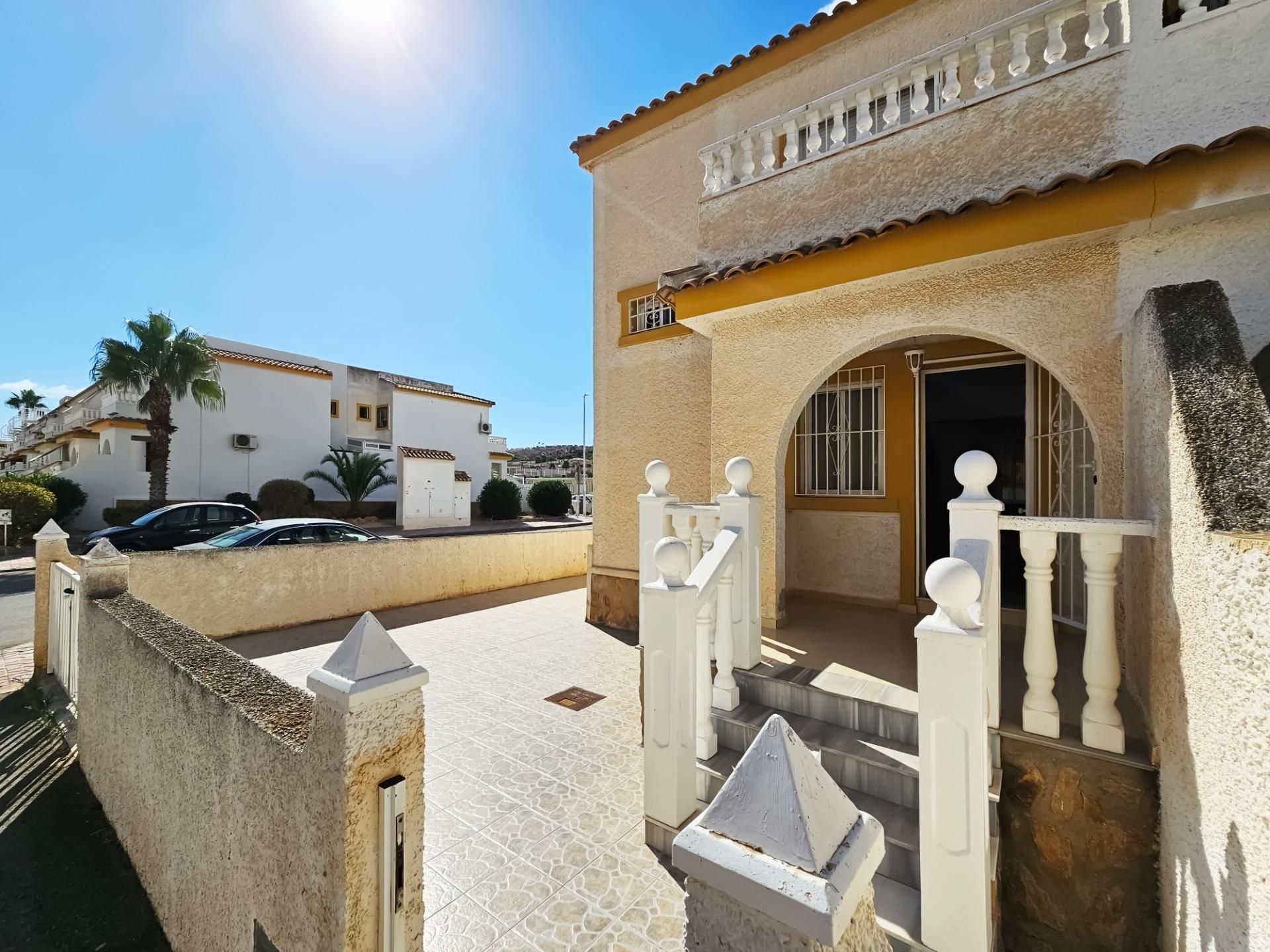 Vista exterior de Casa o xalet en venda en Santa Pola amb Aire condicionat, Calefacció i Jardí privat
