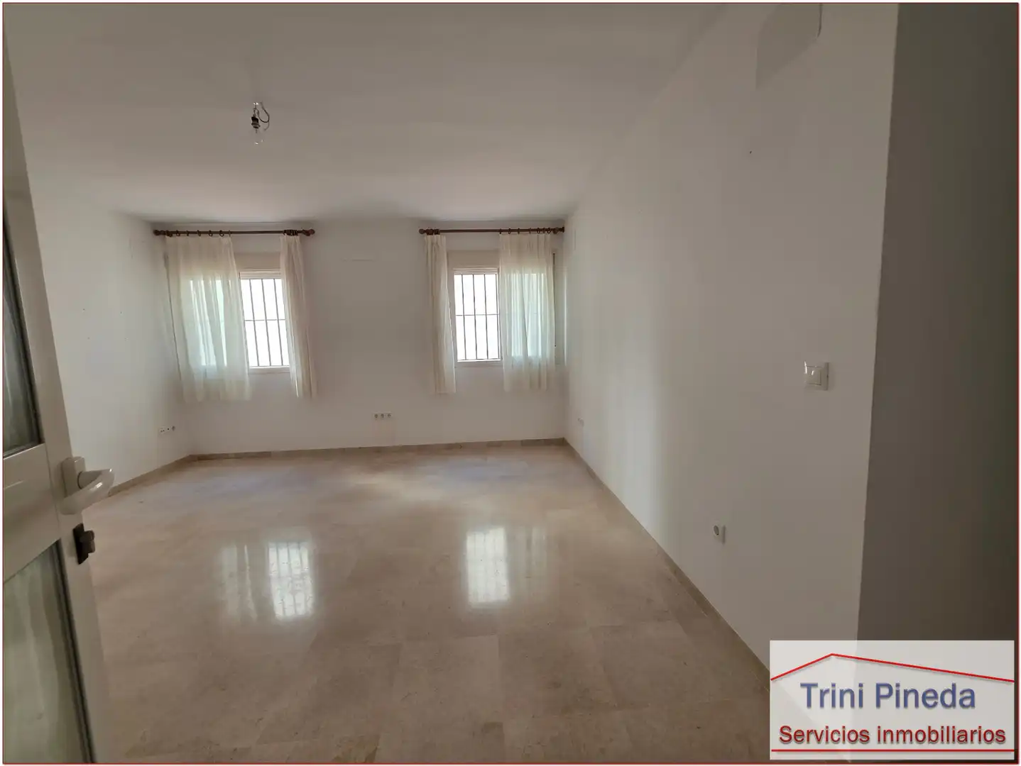 Wohnzimmer von Wohnung zum Verkauf in Sevilla mit Ofen und Waschmaschine