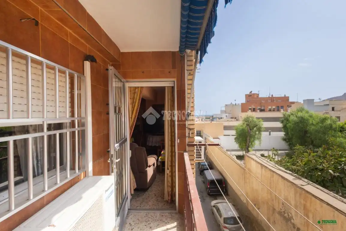 Terrassa de Pis en venda en Almería amb Calefacció i Balcó