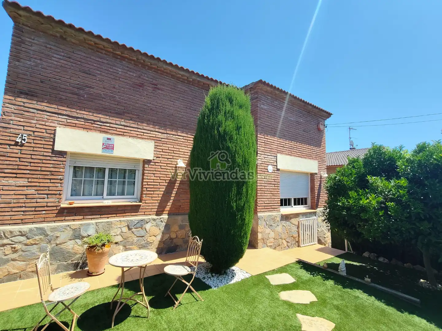 Vista exterior de Casa o xalet en venda en Esparreguera amb Aire condicionat, Calefacció i Jardí privat