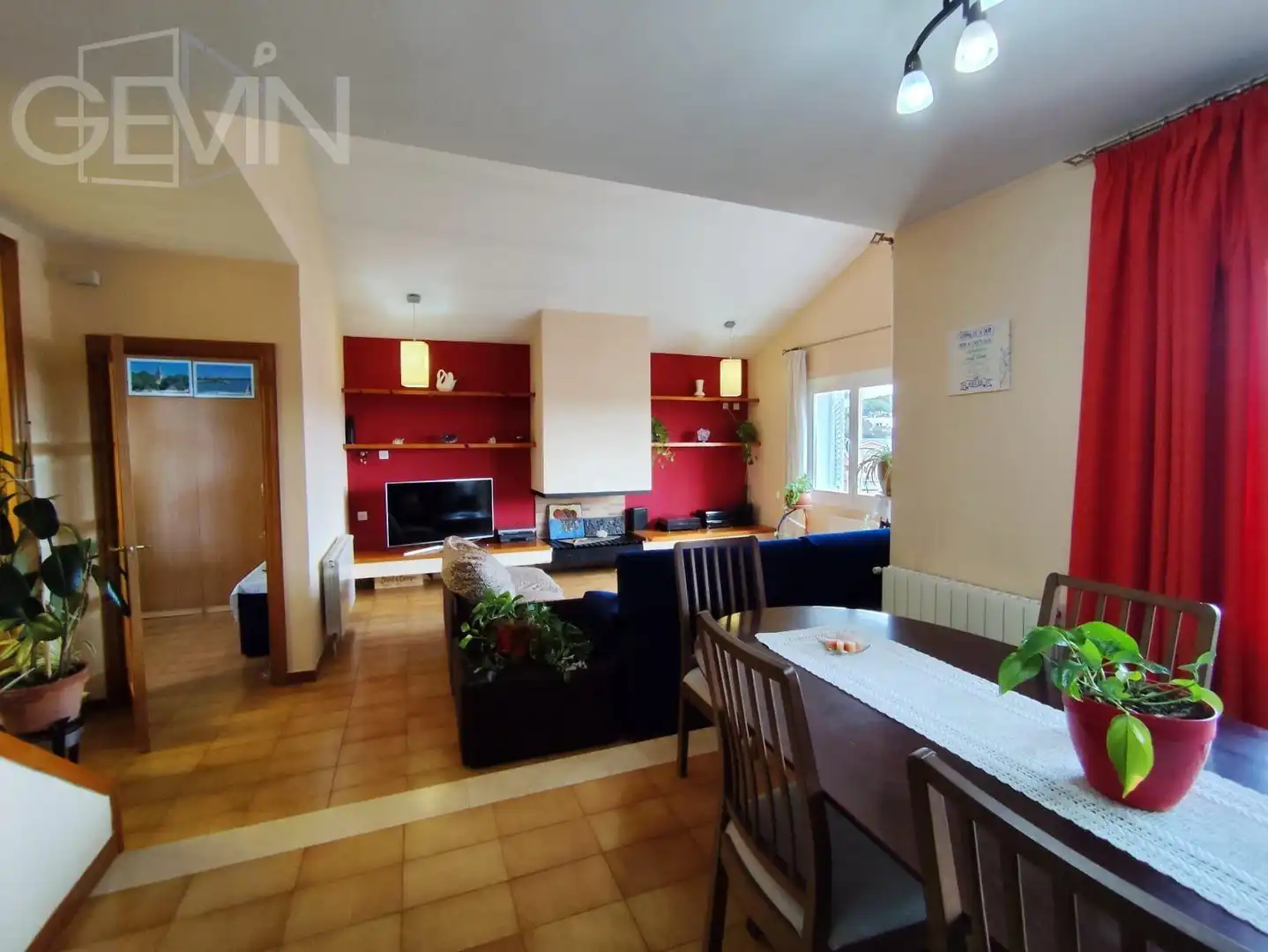 Sala d'estar de Casa o xalet en venda en Caldes de Montbui amb Aire condicionat, Calefacció i Jardí privat