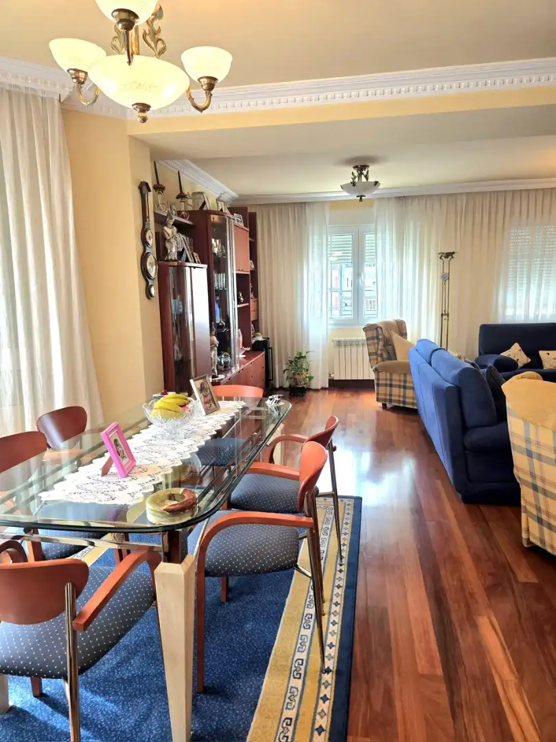 Sala de estar de Casa adosada en venta en Castro-Urdiales con Calefacción, Jardín privado y Terraza