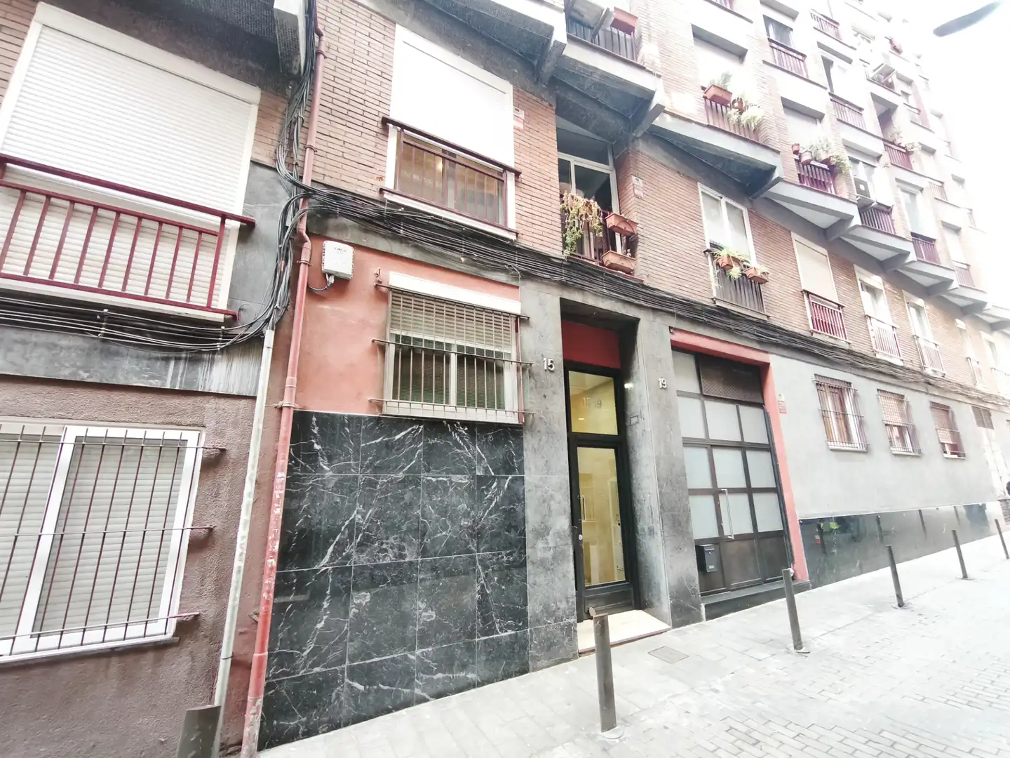 Vista exterior de Apartament en venda en Barcelona amb Forn i Balcó