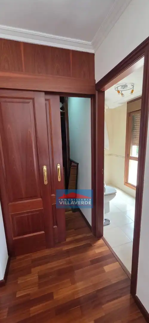 Casa adosada en venta en Cangas  con Calefacción, Terraza y Trastero