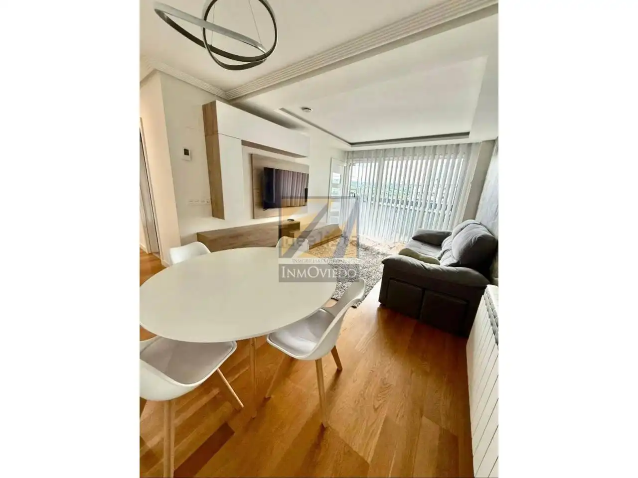 Sala de estar de Ático de alquiler en Oviedo  con Calefacción, Parquet y Terraza