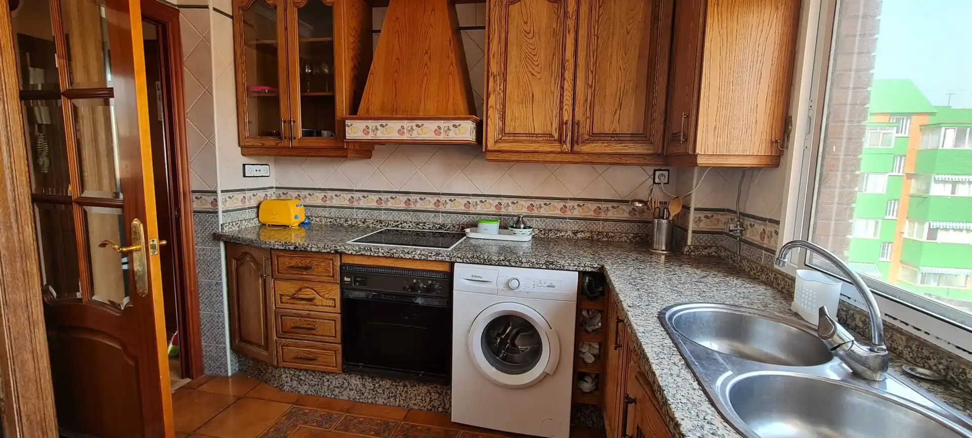Cuina de Pis de lloguer en Málaga amb Moblat, Rentadora i Microones
