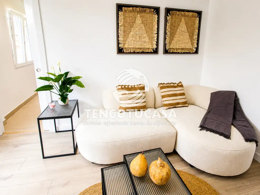 Living room of Flat for sale in Madrid  with Air Conditioner, Furnished and Oven