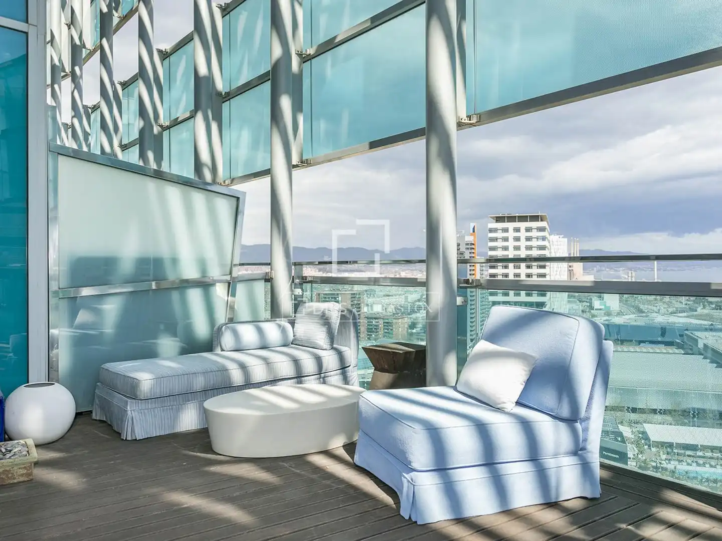 Terrasse von Dachboden zum Verkauf in Barcelona mit Klimaanlage, Heizung und Privatgarten