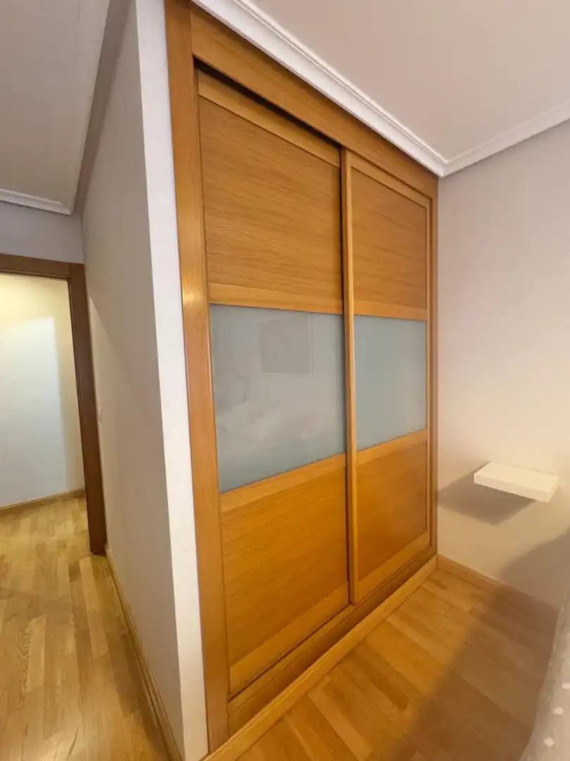 Habitación de Piso en venta en Oviedo  con Calefacción