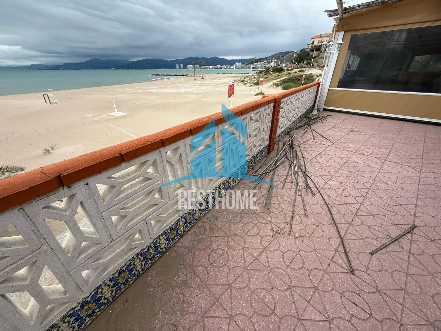 Vista exterior de Local en venta en Cullera