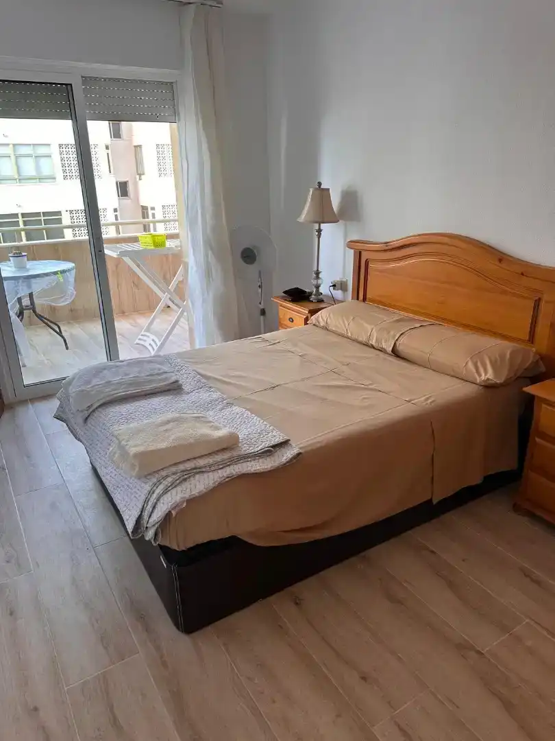 Habitación de Piso de alquiler en La Manga del Mar Menor con Jardín privado, Piscina y Amueblado