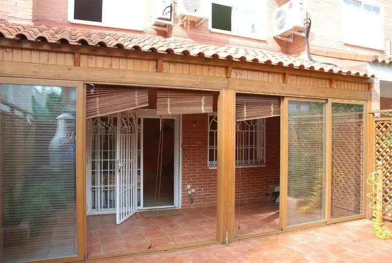 Terrassa de Casa adosada en venda en Fuenlabrada amb Aire condicionat, Calefacció i Jardí privat