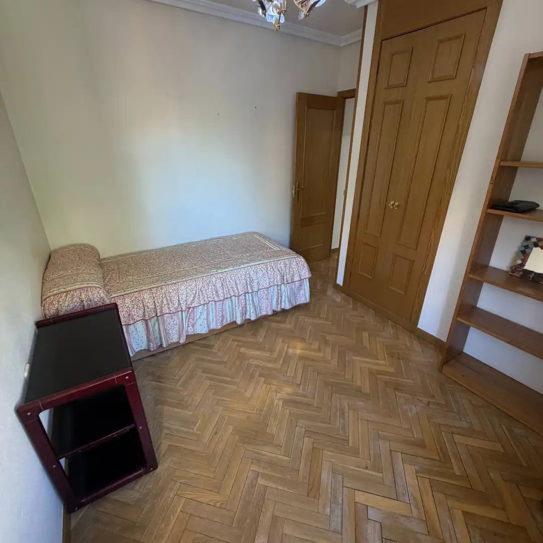Habitación de Piso en venta en Madrid con Piscina comunitaria