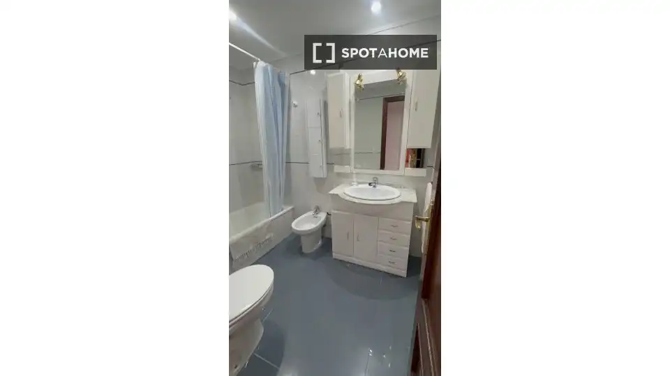 Bathroom of Apartments for share in Rota  with Air Conditioner, Terrace and Furnished