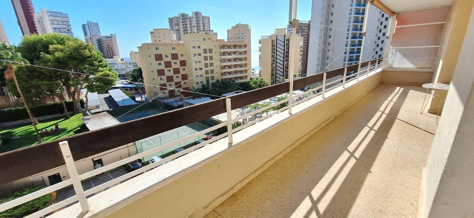 Vista exterior de Apartament en venda en Benidorm amb Aire condicionat i Piscina comunitària