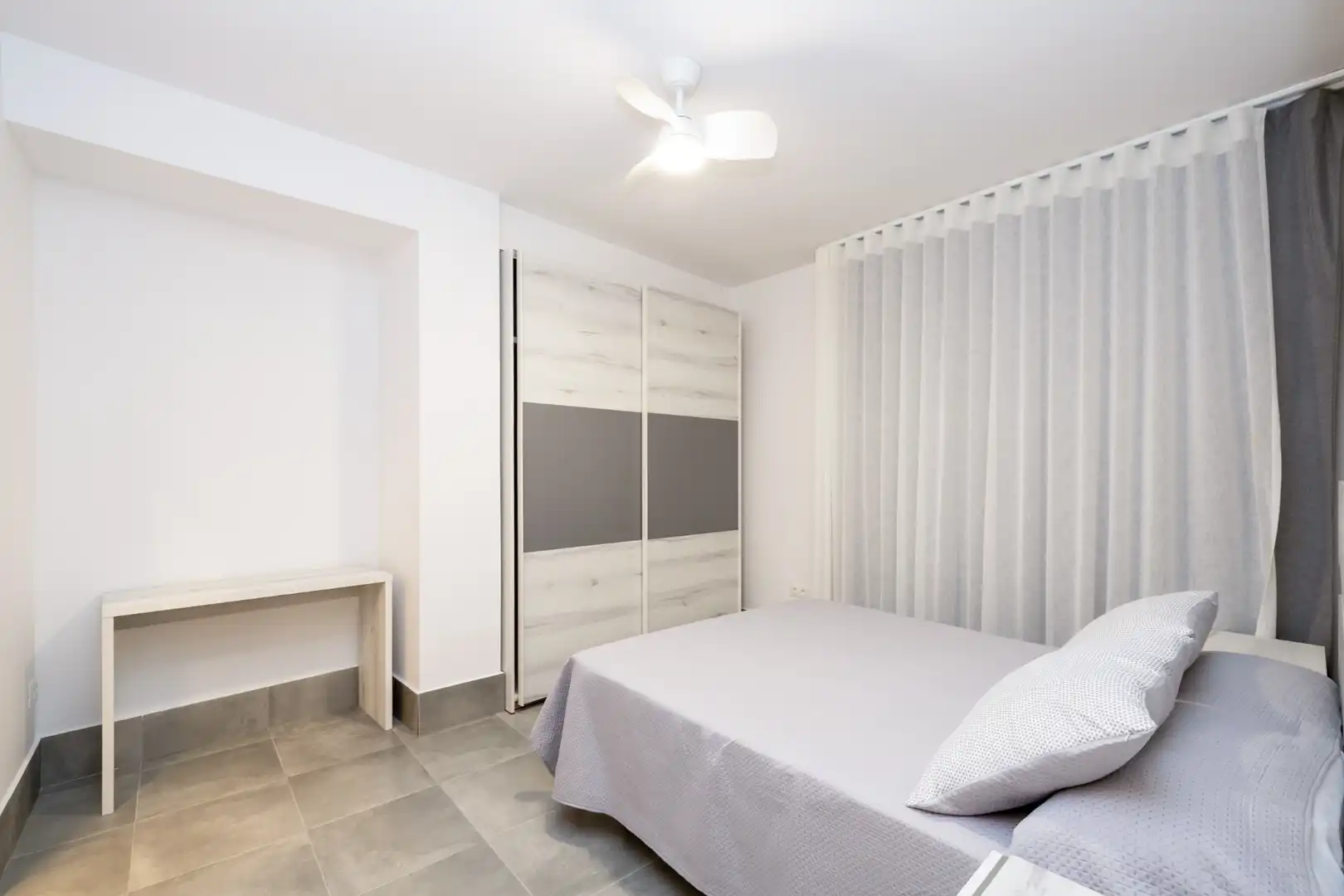 Schlafzimmer von Wohnung zur Miete in Granada mit Klimaanlage, Heizung und Möbliert