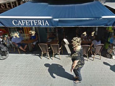 Locale commerciale in affitto a Carrer Santa Anna 76
