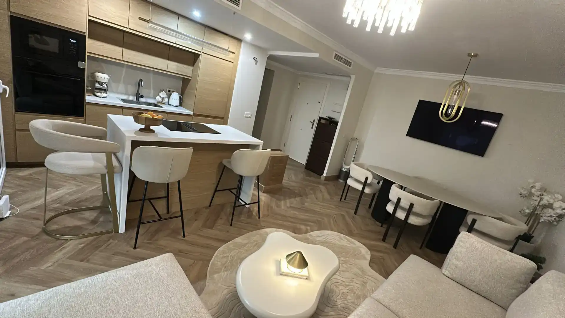 Sala d'estar de Pis en venda en Marbella amb Aire condicionat, Piscina i Balcó