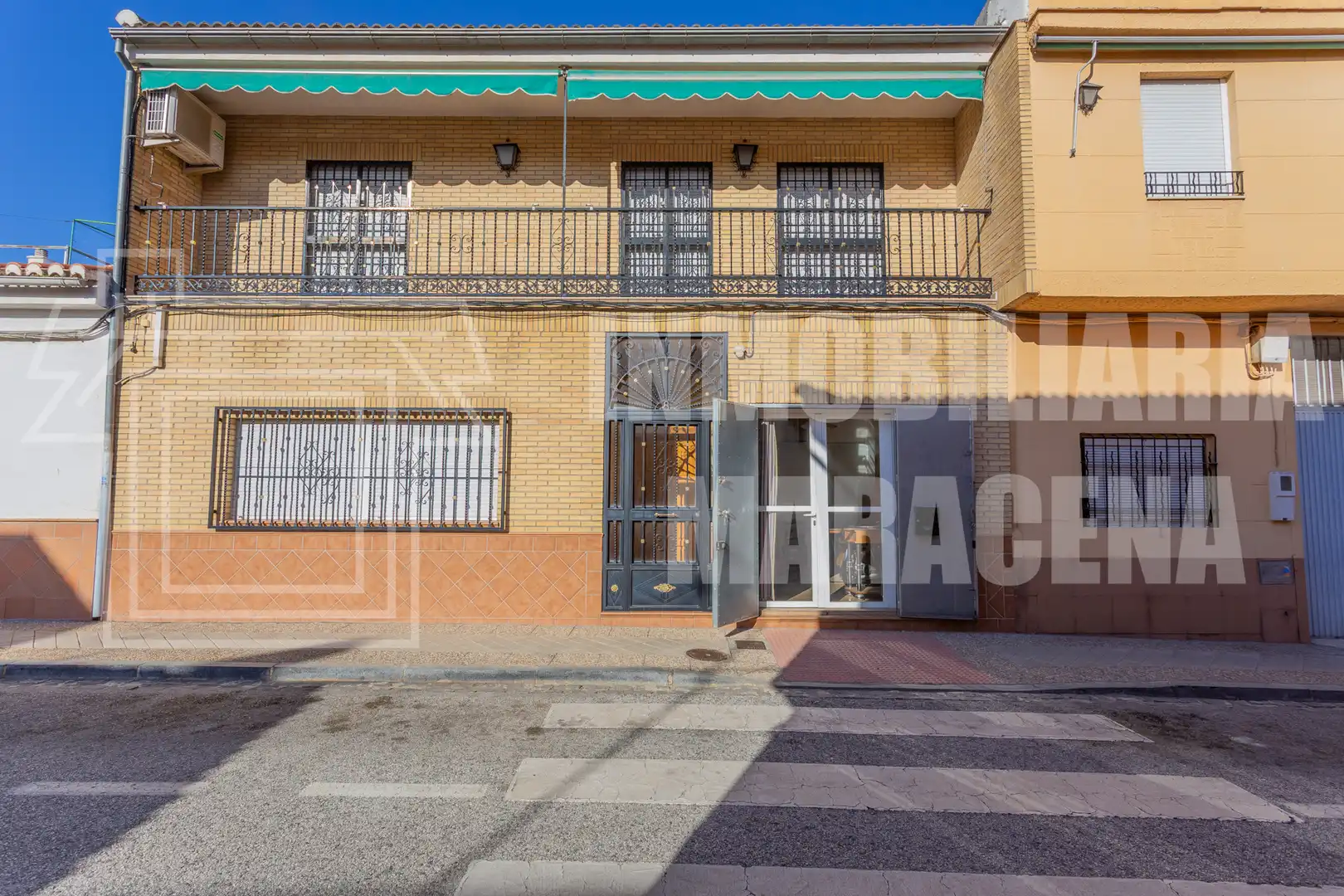Exterior view of Houses for sale in Granada  with Air Conditioner, Terrace and Oven