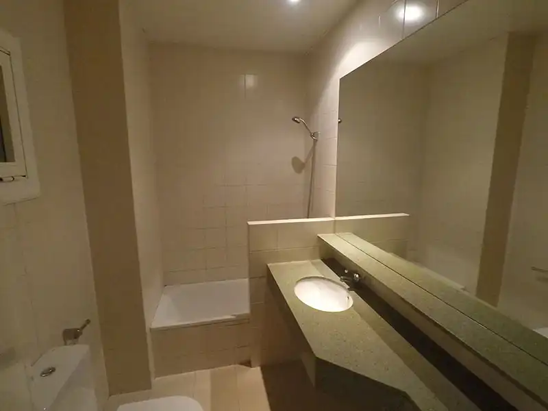 Bathroom of Flat for sale in Barcelona  with Air Conditioner, Heating and Parquet flooring