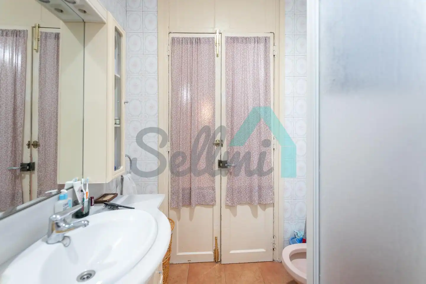 Baño de Piso en venta en Llanes con Calefacción, Parquet y Balcón