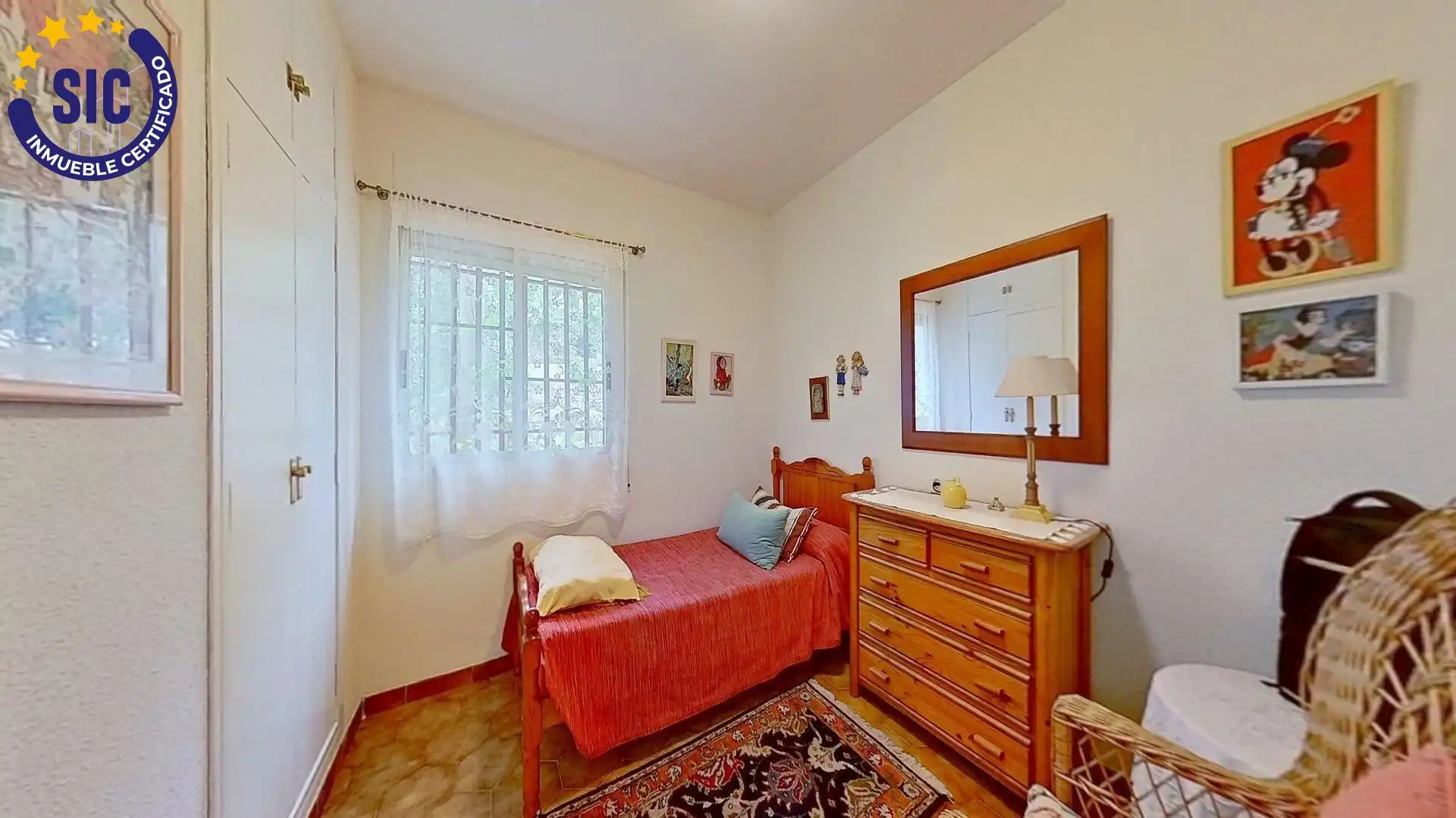 Dormitori de Casa o xalet en venda en Chiva amb Jardí privat, Terrassa i Traster