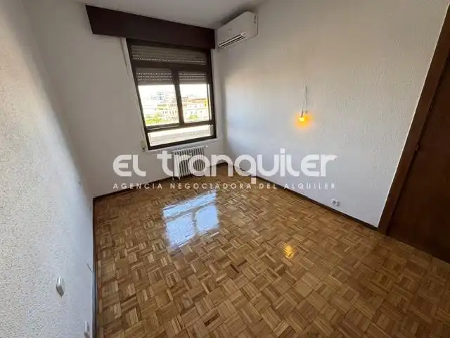 Dormitori de Àtic de lloguer en Madrid amb Aire condicionat, Parquet i Terrassa