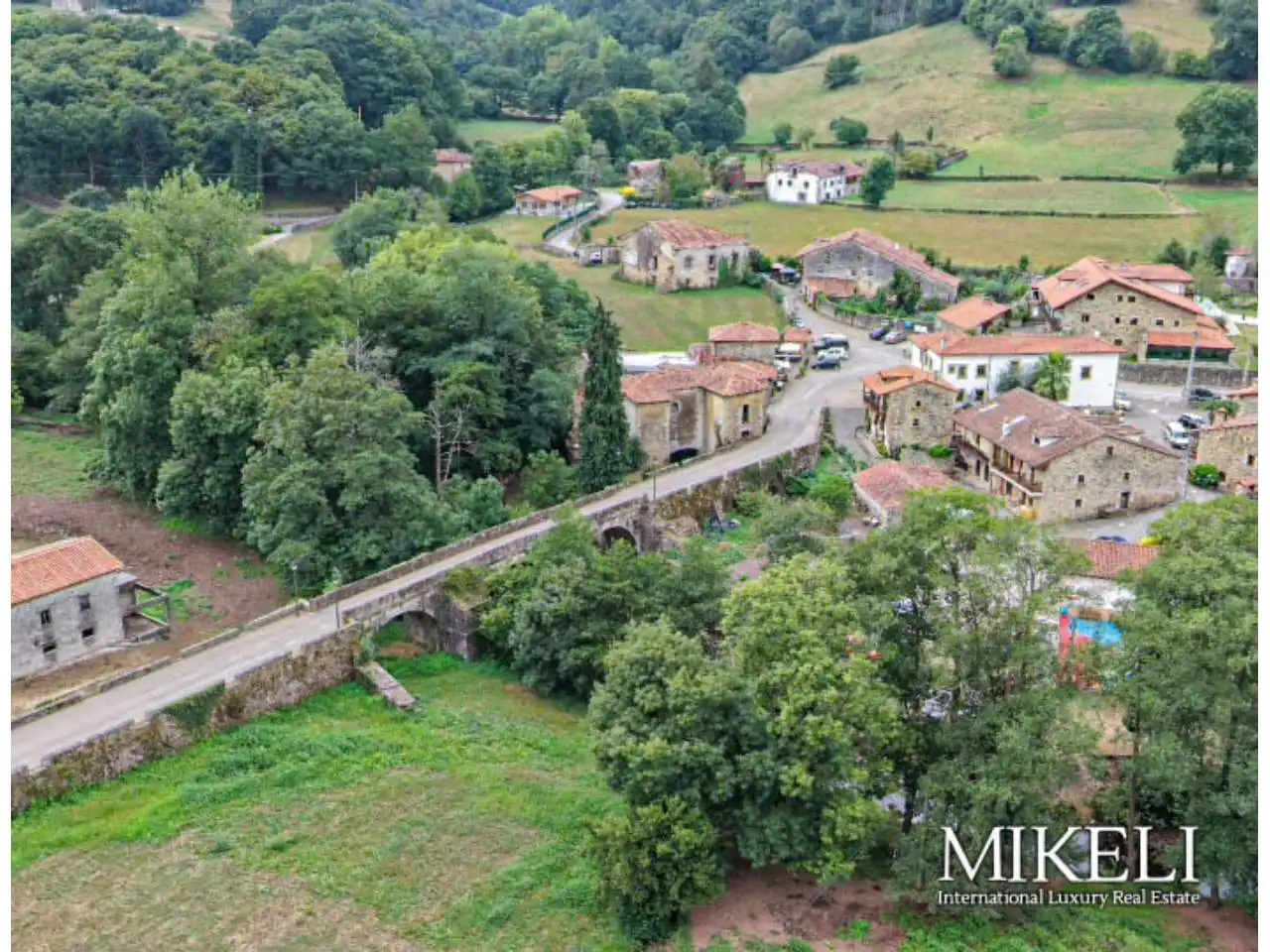 Vista exterior de Finca rústica en venta en Saro con Jardín privado y Parquet