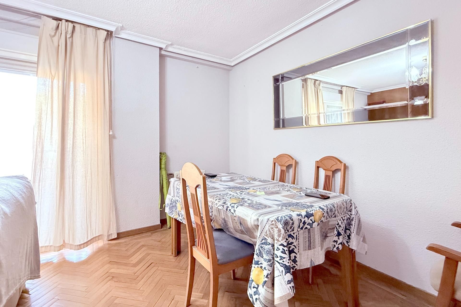 Dining room of Flat for sale in  Madrid Capital  with Heating, Parquet flooring and Terrace