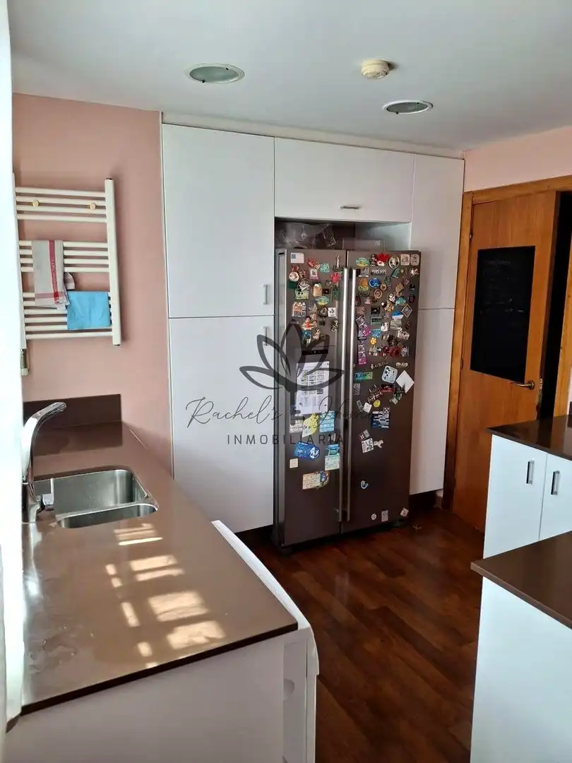 Küche von Einfamilien-Reihenhaus zum Verkauf in Castelldefels mit Klimaanlage, Heizung und Privatgarten