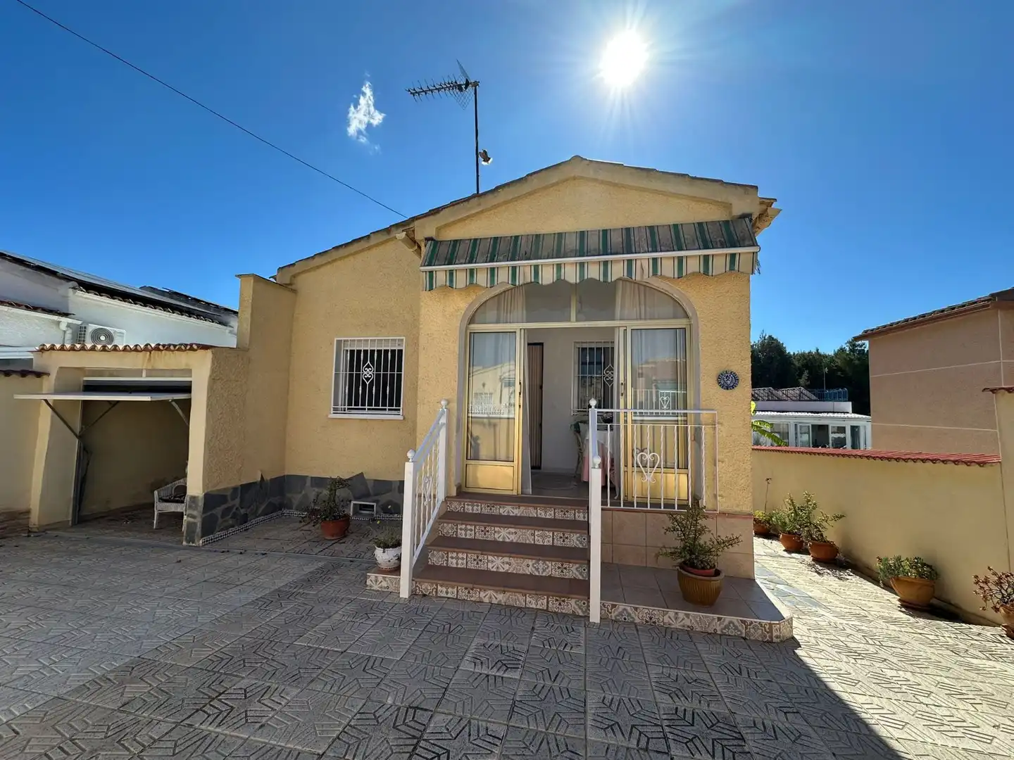 Vista exterior de Casa o chalet en venta en San Fulgencio con Aire acondicionado, Calefacción y Terraza