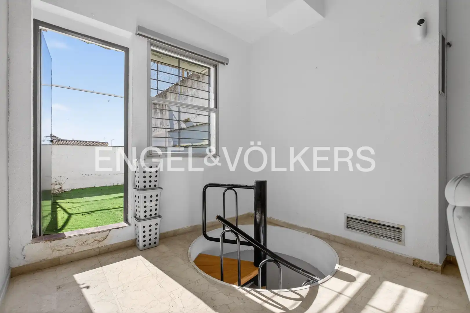 Duplexes for sale in Sevilla  with Air Conditioner and Heating