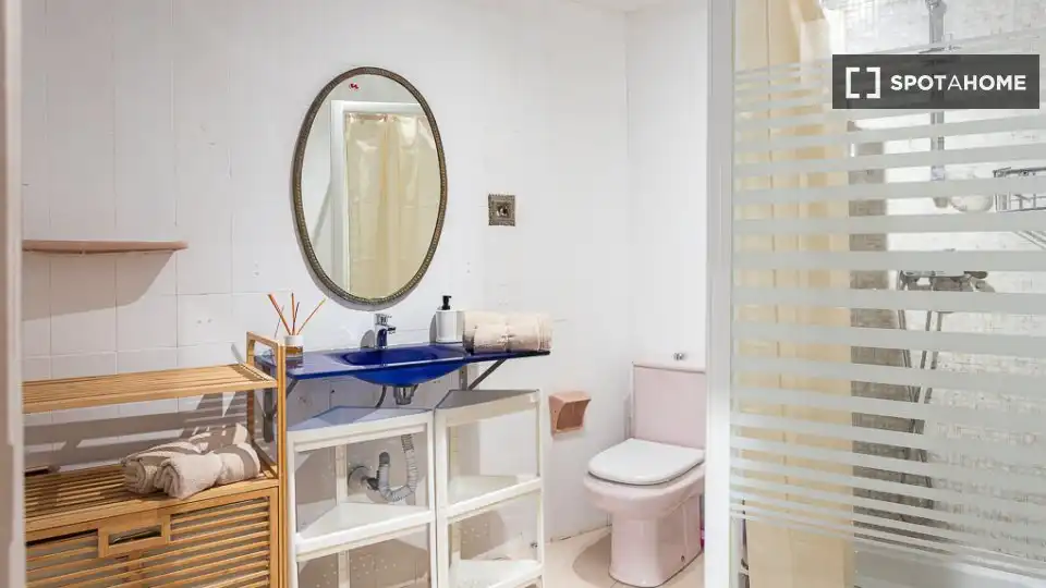 Room in Ensanche - Diputación