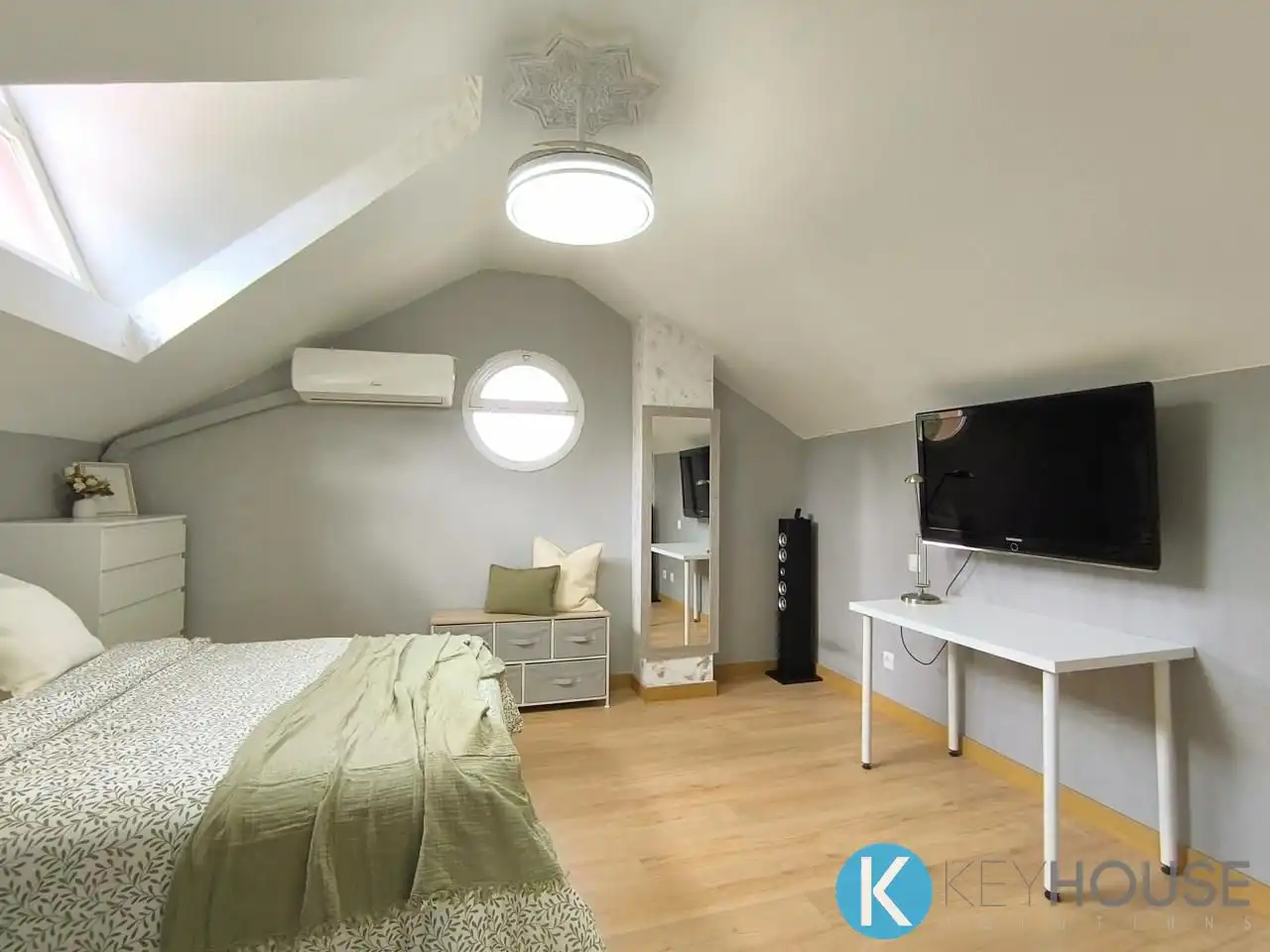 Habitación de Casa adosada en venta en Villalbilla con Aire acondicionado, Calefacción y Jardín privado