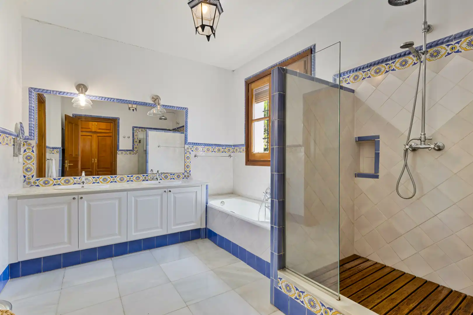 Badezimmer von Haus oder Chalet zur Miete in Marbella mit Klimaanlage, Privatgarten und Terrasse
