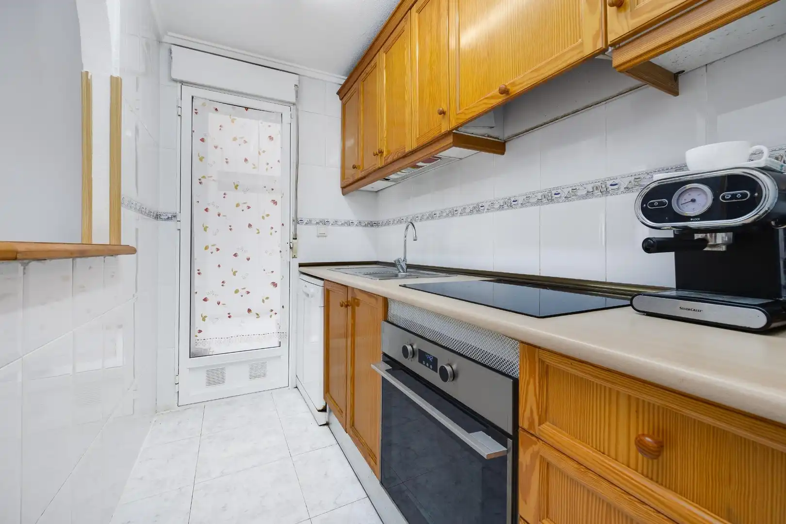 Cuina de Apartament en venda en Torrevieja amb Aire condicionat, Jardí privat i Terrassa